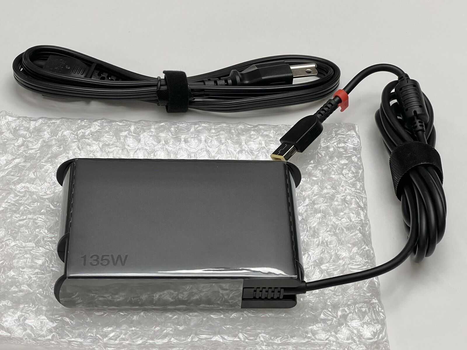 Original Lenovo 20V 6.7A 135W Slim Tip AC Adapter for Lenovo ThinkPad P1 20MD