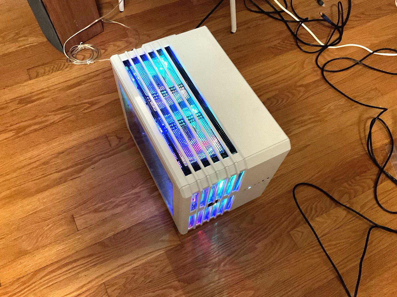 CORSAIR Carbide Series Air 540 White RGB Cube Desktop PC