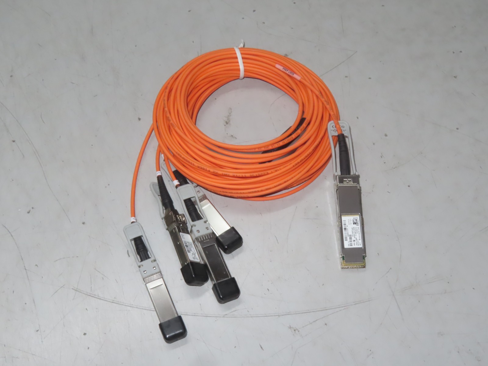 Cisco QSFP-4X10G-AOC5M 40G QSFP to 4x10G SFP+ Active Optical Cable 5m 10-2934-02