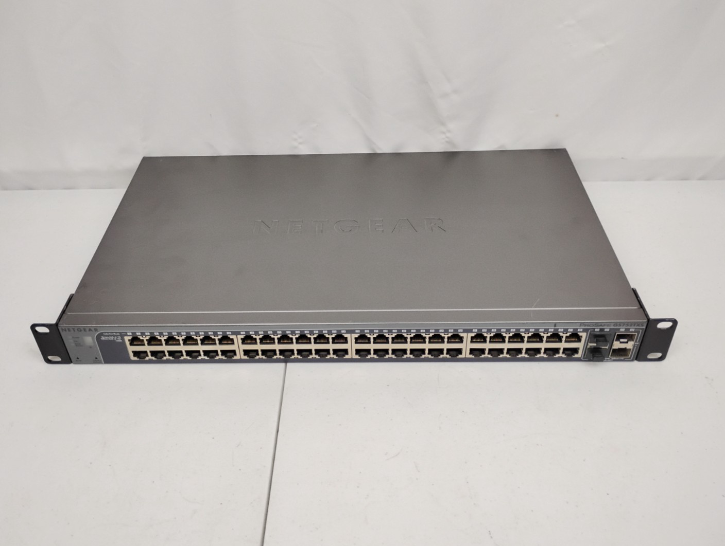 Netgear ProSafe GS752TXS 52-Port Gigabit Stackable Smart Switch