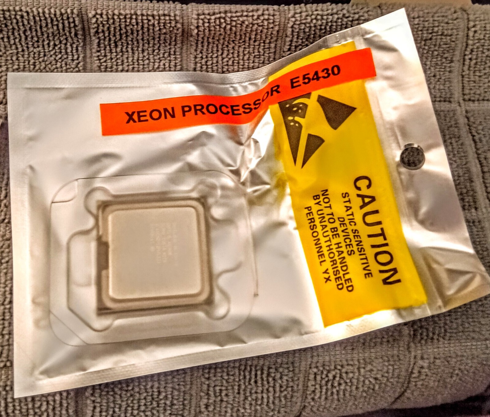 Two Intel Xeon E5430 Chips 2.66 GHz Quad-Core Processor/ Sealed Anti Static Bags