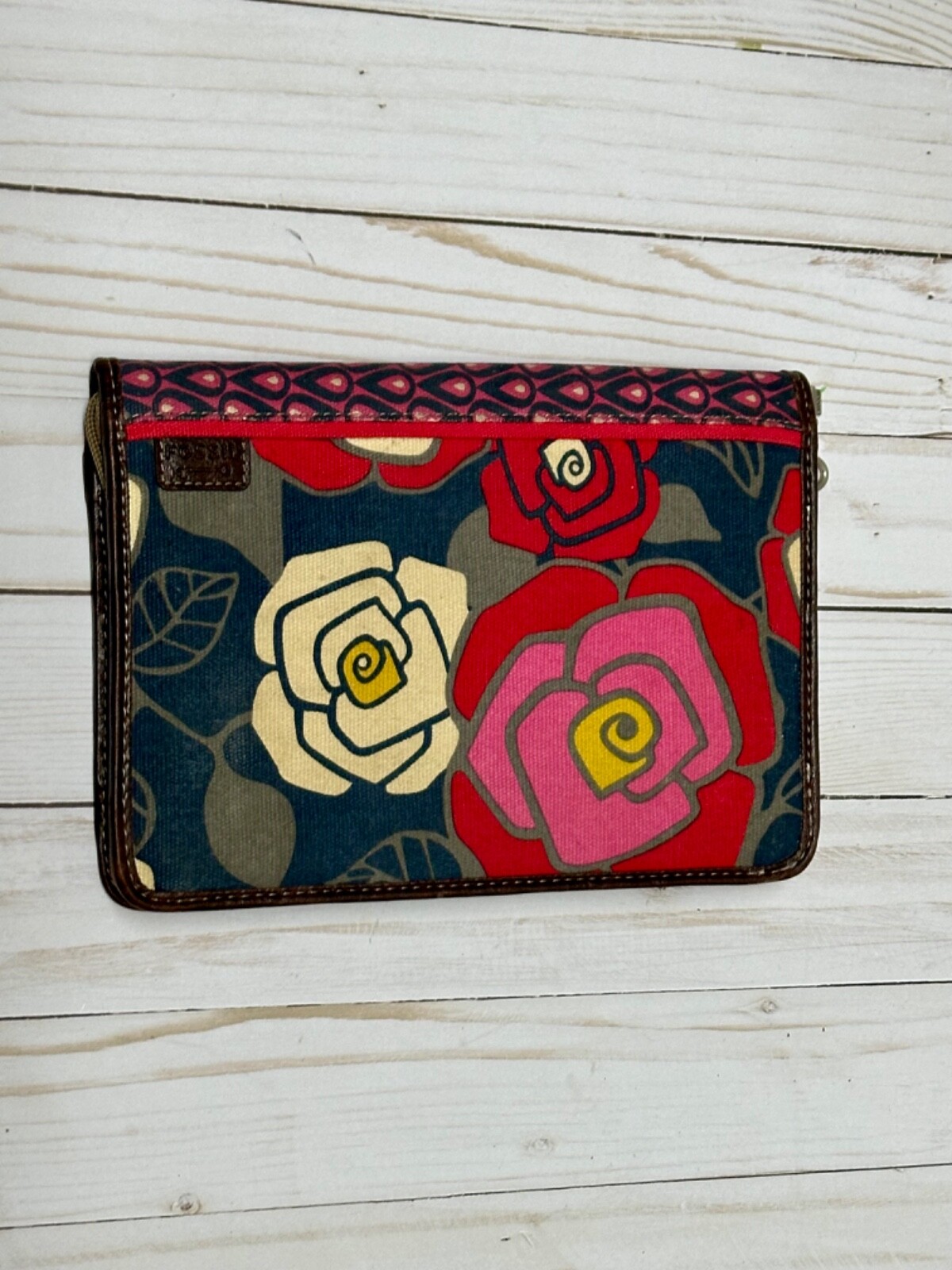 FOSSIL Key Per Tablet Kindle Book Organizer