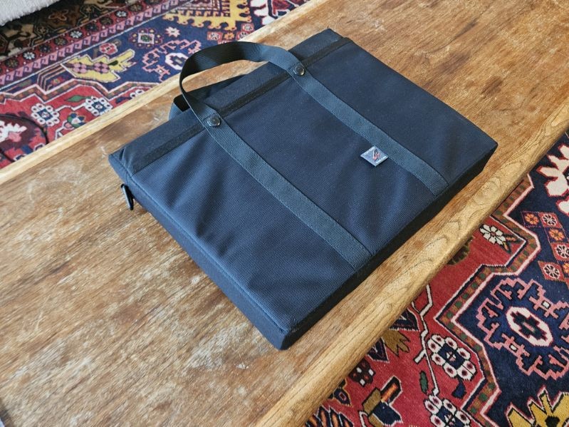 Tom Bihn Brain Cell Horizontal 14.75 x 11.5 x 2" Hardshell Laptop Case Black EUC