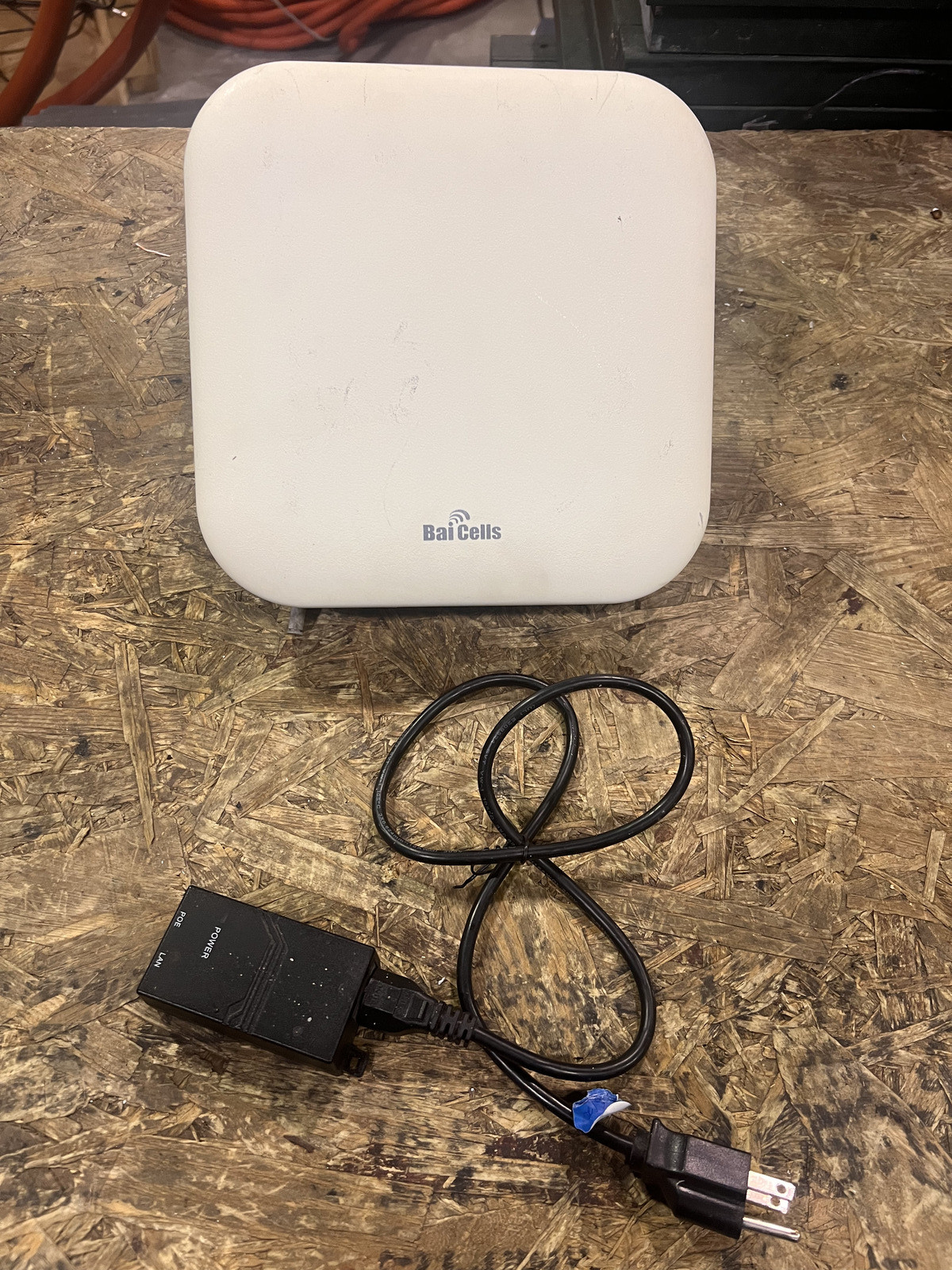 BaiCell Atom OD04 19.5dBi Outdoor EG7035E-M11 3GHz LTE CPE