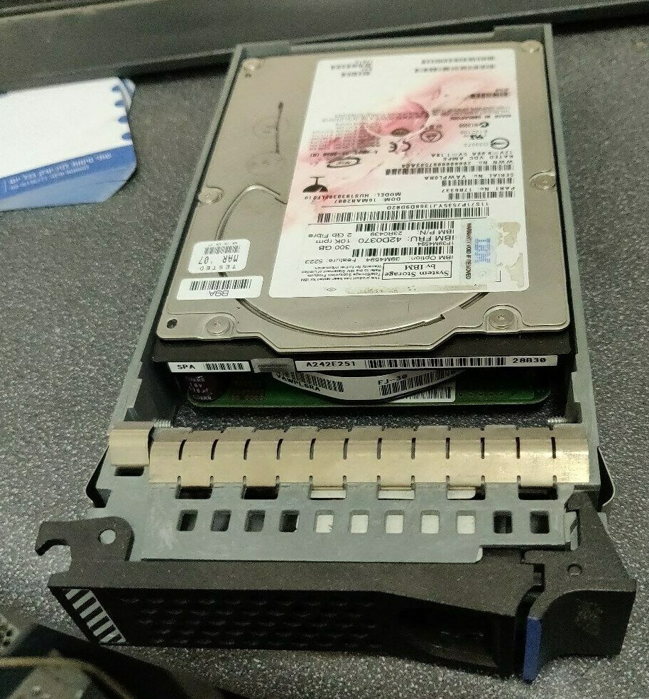 IBM 39M4594 42D0370 300GB 10K 2Gb Fibre Channel HDD P/N 23R0439 Feature 5223