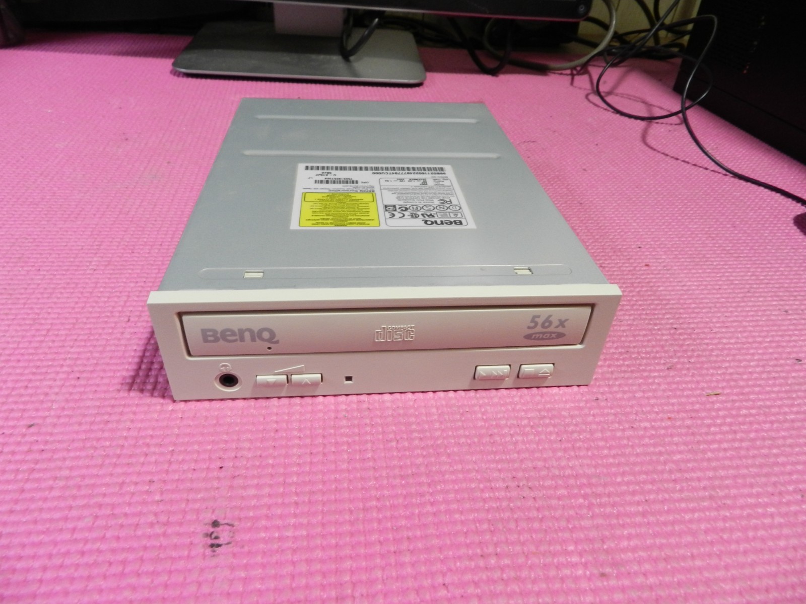BENQ 656A Internal CD Drive IDE 56X AUX Port Vol Cont Buttons Beige (See Video)