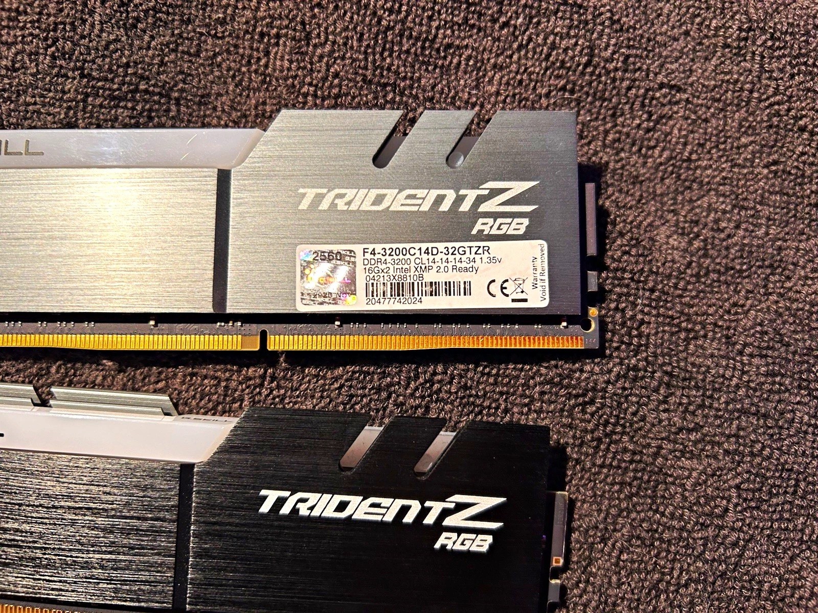 G.SKILL Trident Z RGB 32GB (2x16GB) DDR4-3200 CL14 Samsung B-Die F4-3200C14D-32G