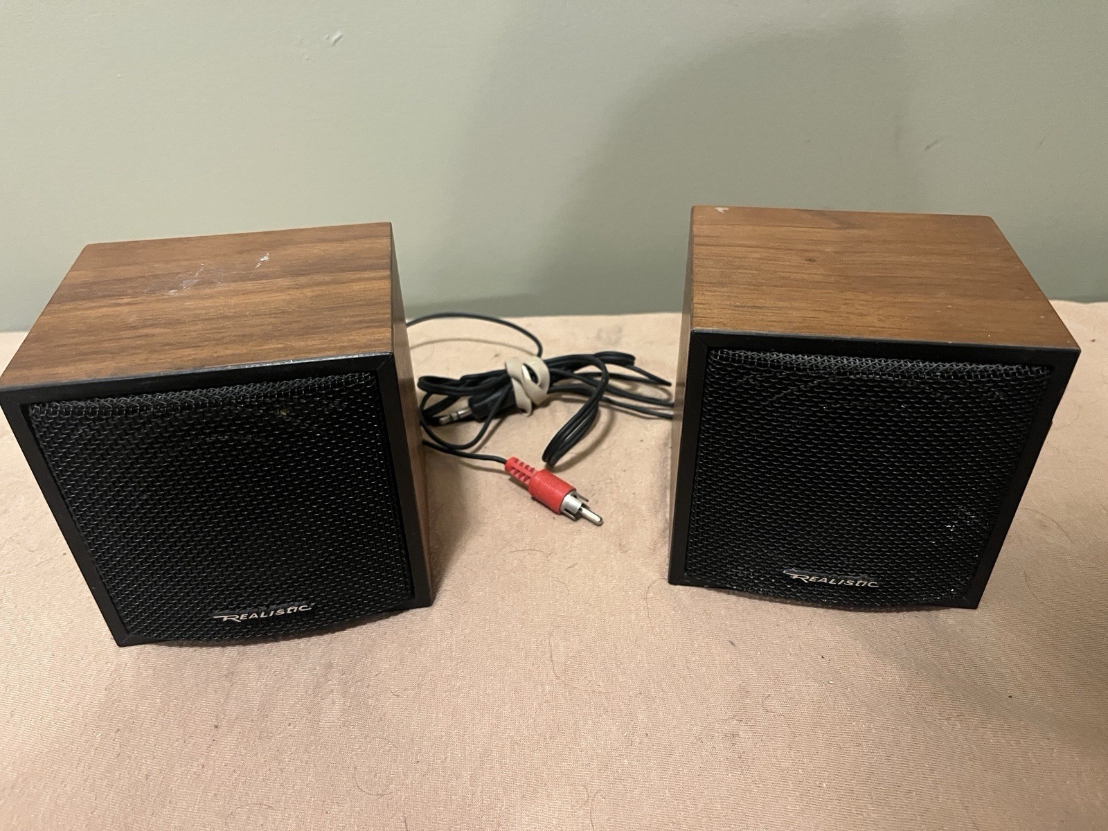 RARE VINTAGE REALISTIC WOOD 4" CUBE BOOKSHELF COMPUTER