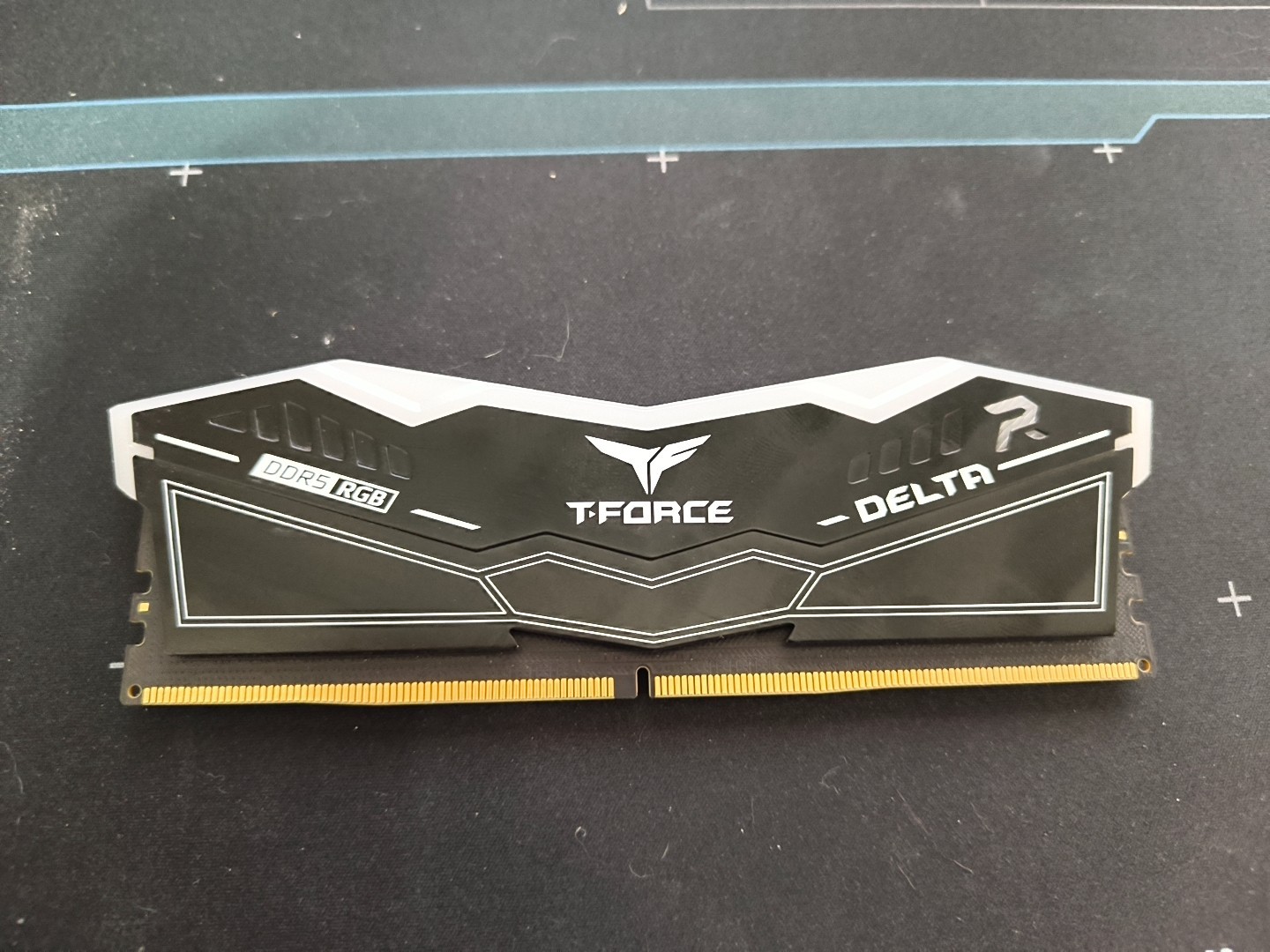 TEAMGROUP T-Force Delta RGB 16GB DDR5-6000 DIMM FF3D516G6000HC38ABK