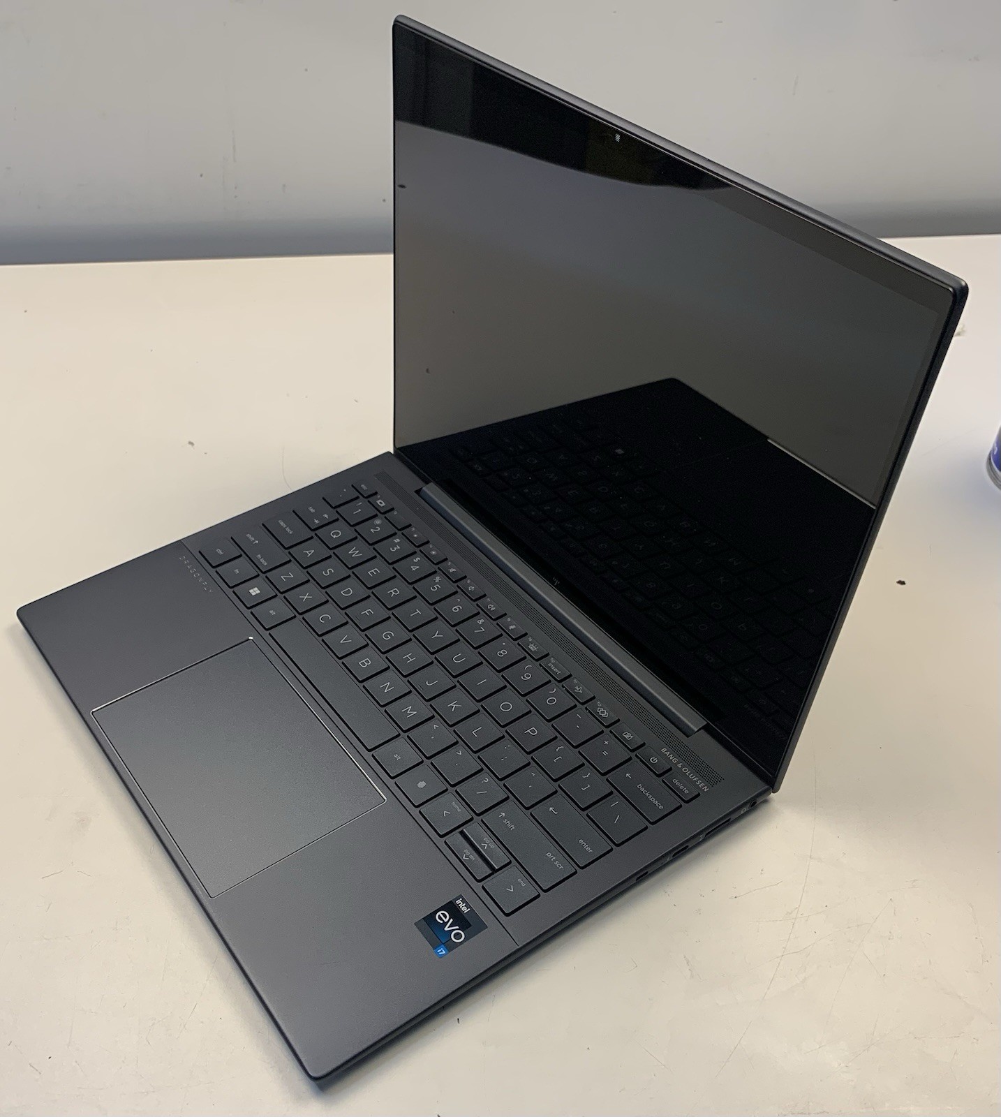 HP Elite Dragonfly G4 i7-1355U 32GB Intel Iris Xe Graphics 1 TB SSD