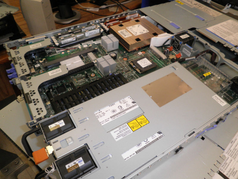 IBM System x3550-7978C1 Xeon Server w/5GB DDR5300 Mem. 