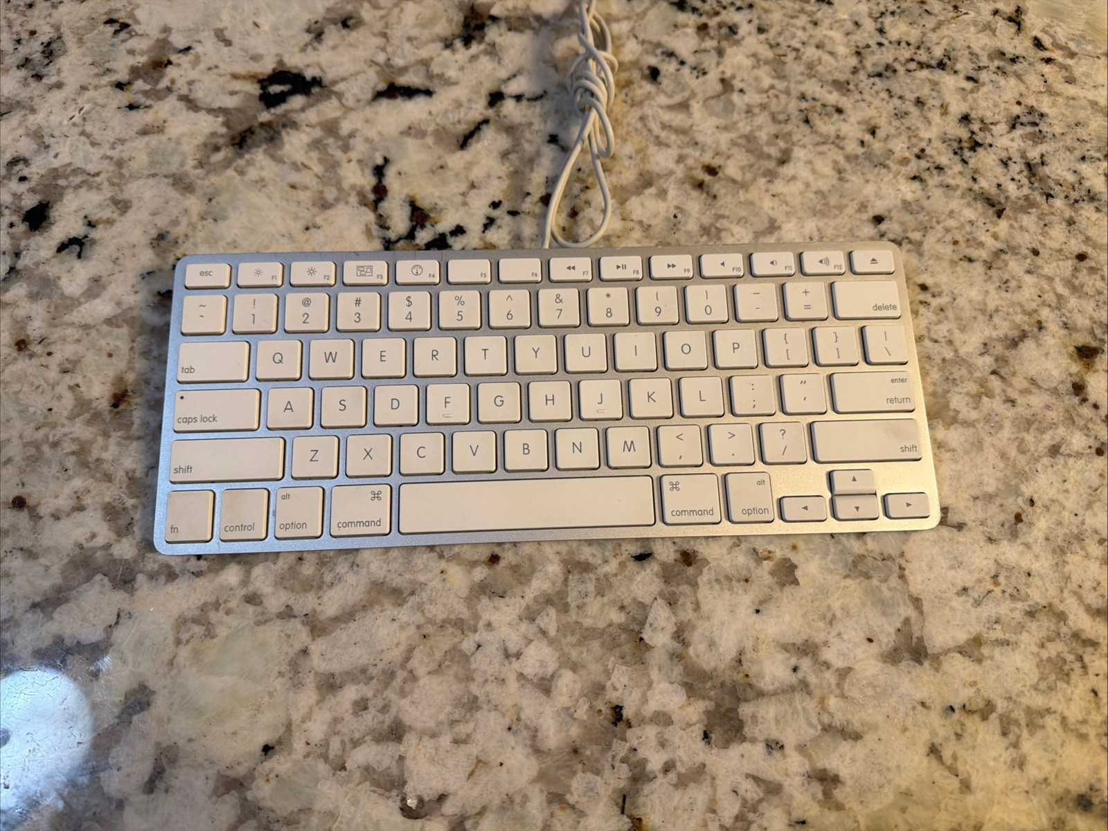 Apple Wired Keyboard A1242 Silver White Compact USB Mac Aluminum