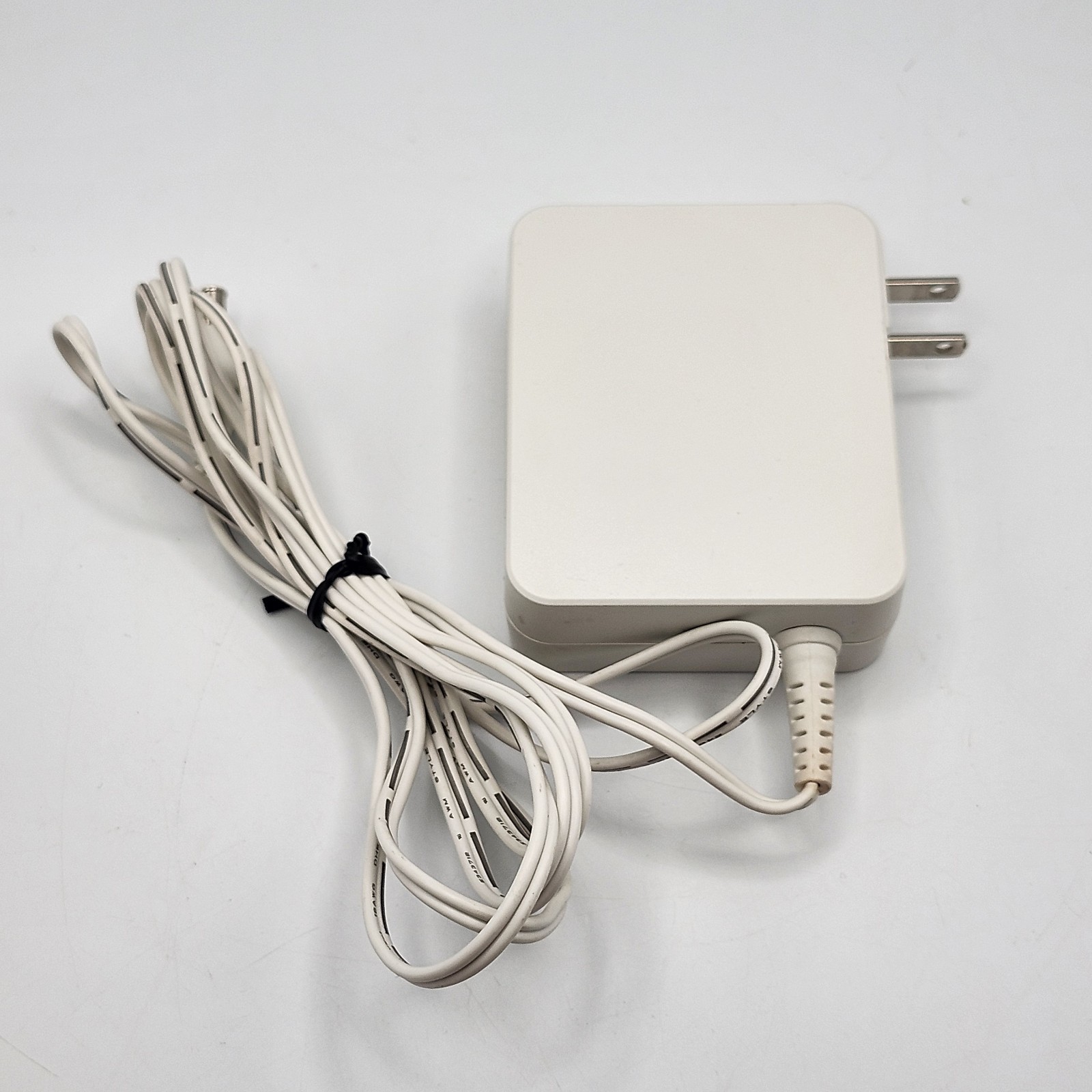 Genuine Netgear AD2003F10 19V 3.16A Power Supply AC Adapter White