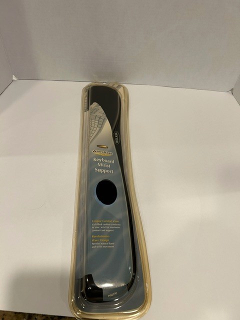 Brand New/Sealed Belkin WaveRest Gel Keyboard Wrist Support Black F8E263C
