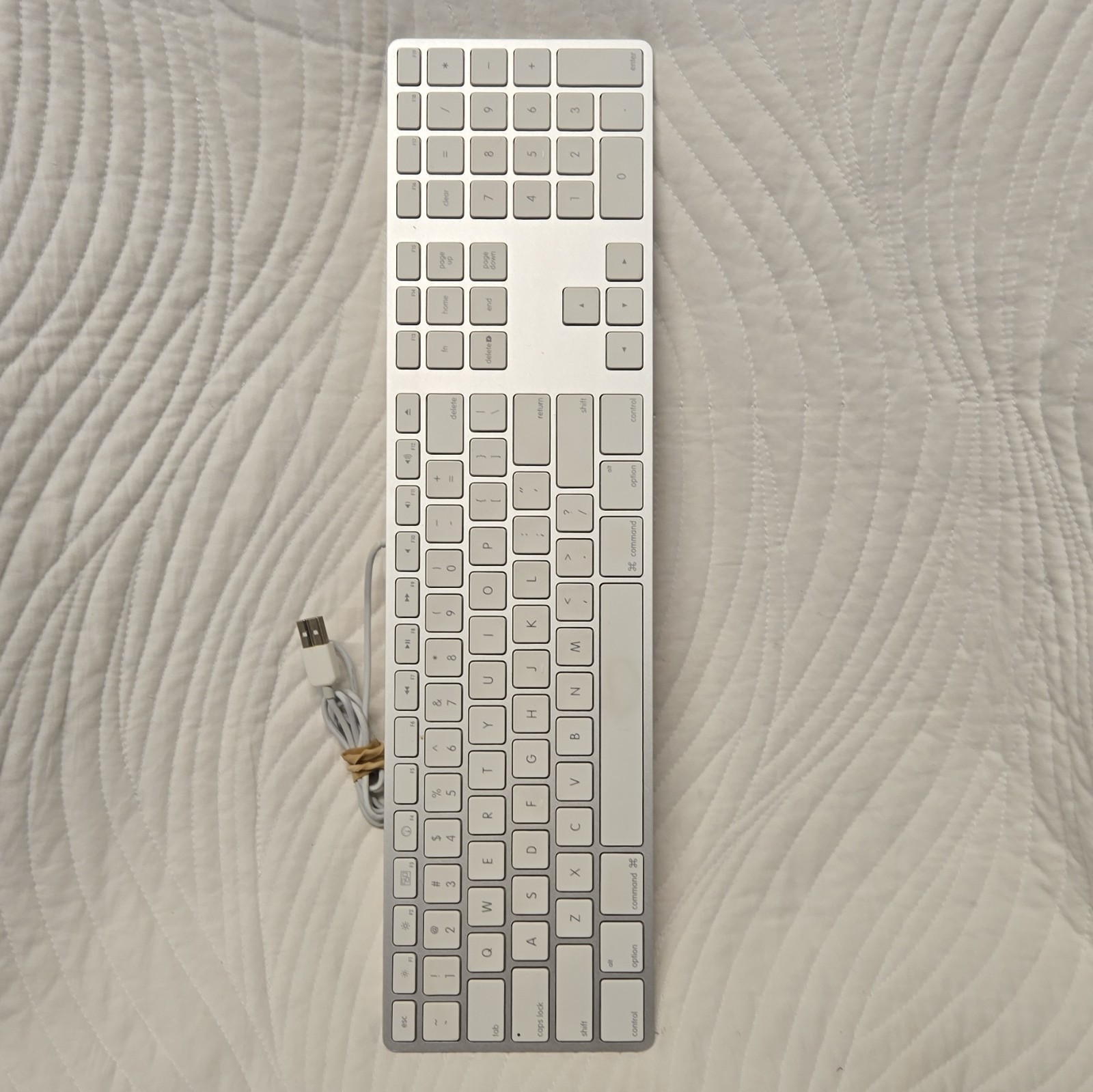 Apple Slim Aluminum Keyboard /w Numeric Keypad A1243 MB110LL/B
