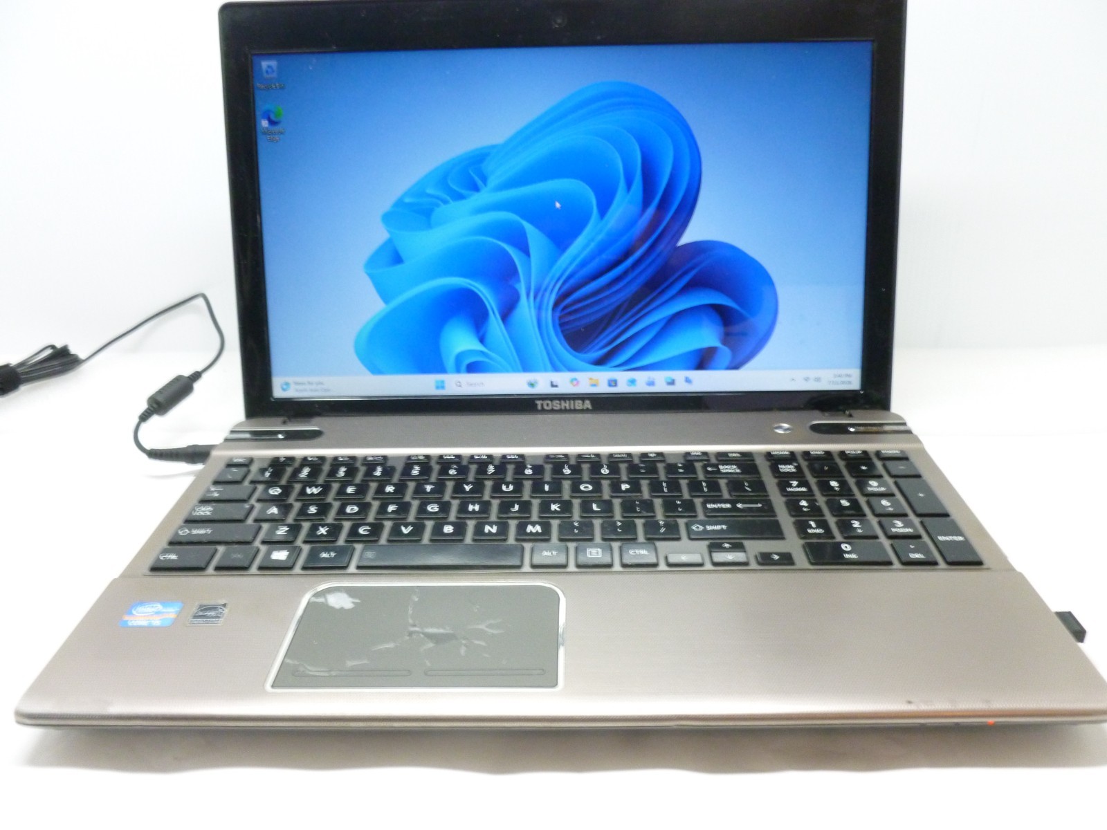 Toshiba Satellite P855-S5102 Intel i5-3230M 2.6GHz 8 GB 240gb SSD AC,  No Batt