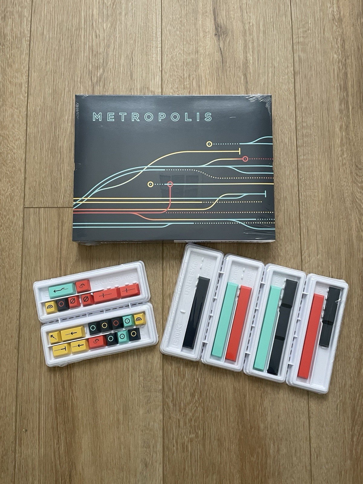Brand New/Sealed GMK Metropolis R2 Keycaps | Base + Novelties + Spacebars