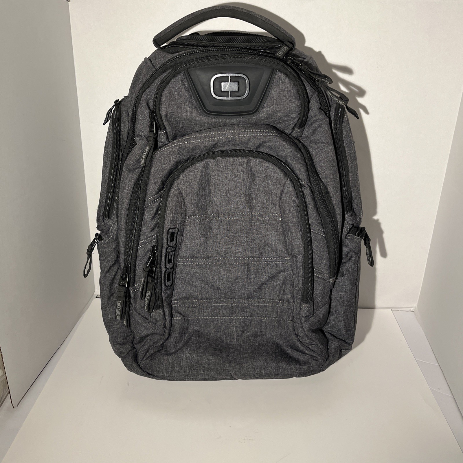 OGIO Renegade RSS 17 inch Backpack Laptop Carry Bag Case Black Gray Zipper