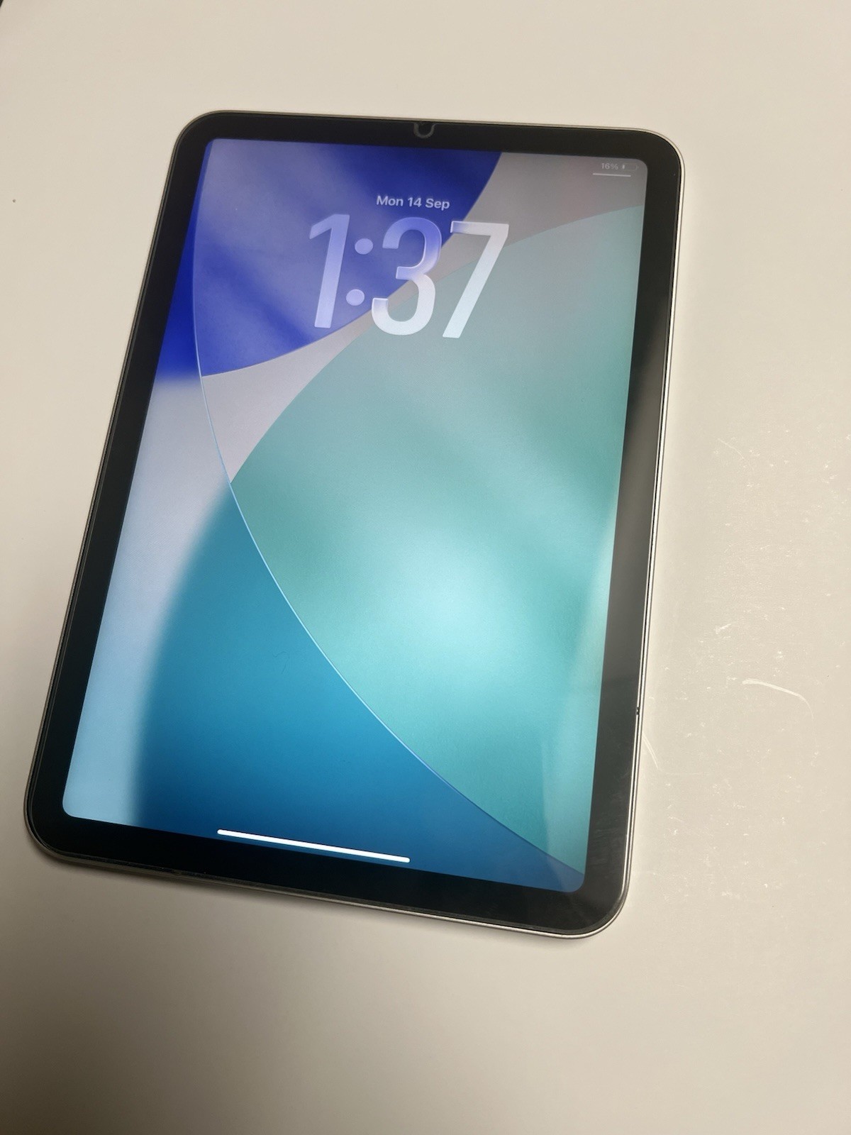 Apple iPad Mini 6th Gen 64GB Wi-Fi 8.3in Starlight - Exelent