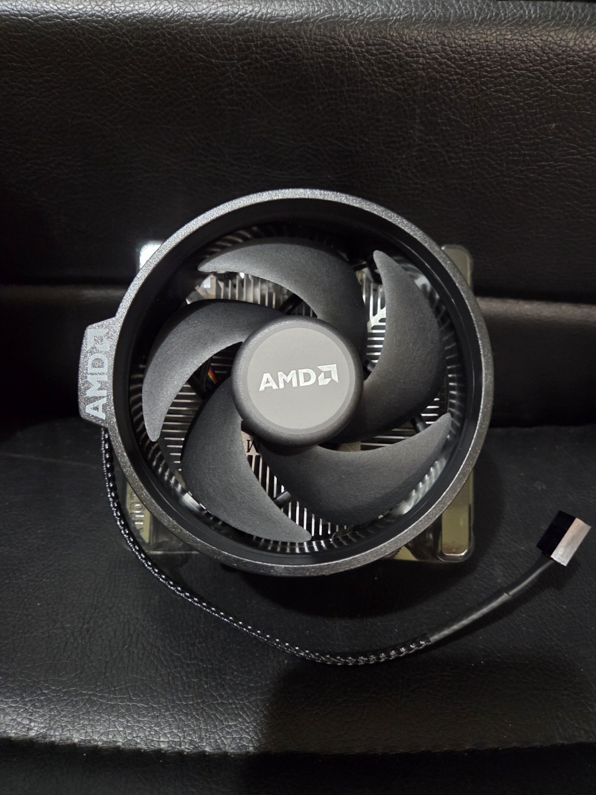 712-000046 AMD Wraith Spire Cooler with Heatsink and Fan for AM4 Socket