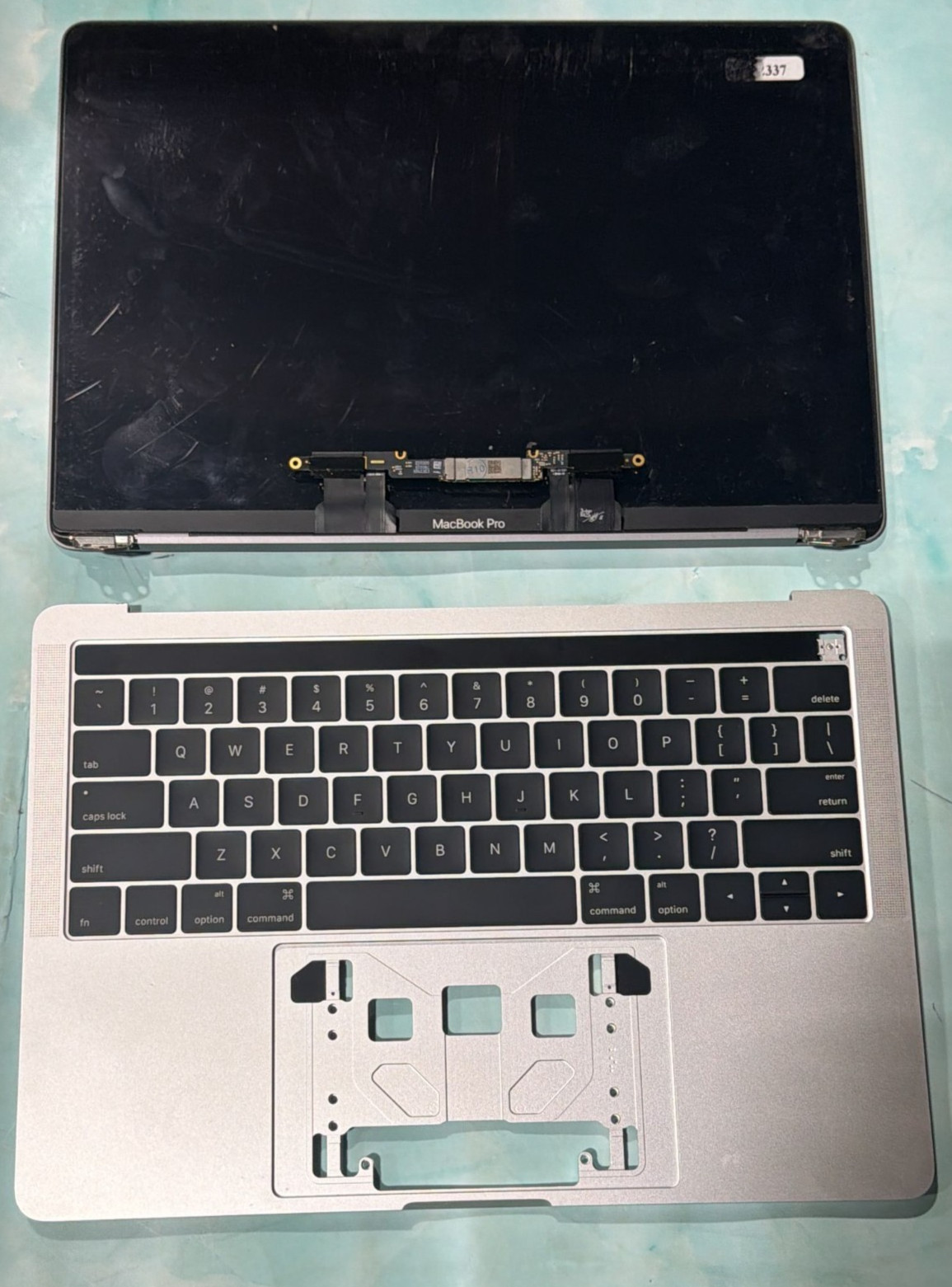 Top Case W/ Keyboard MacBook Pro 13" W/ Touch Bar A1706/Late 2016  READ