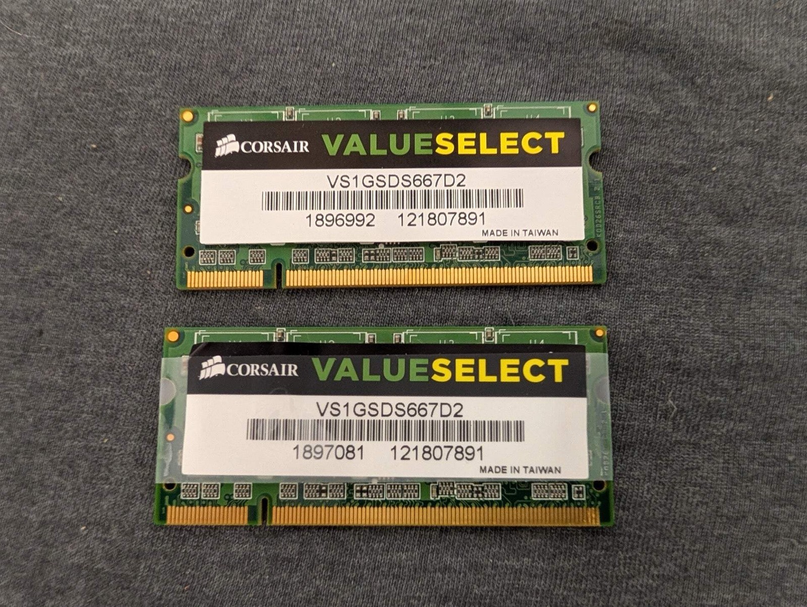 Corsair ValueSelect 2GB Kit (2x1GB) DDR2 667MHz PC2-5300 Laptop RAM SODIMM