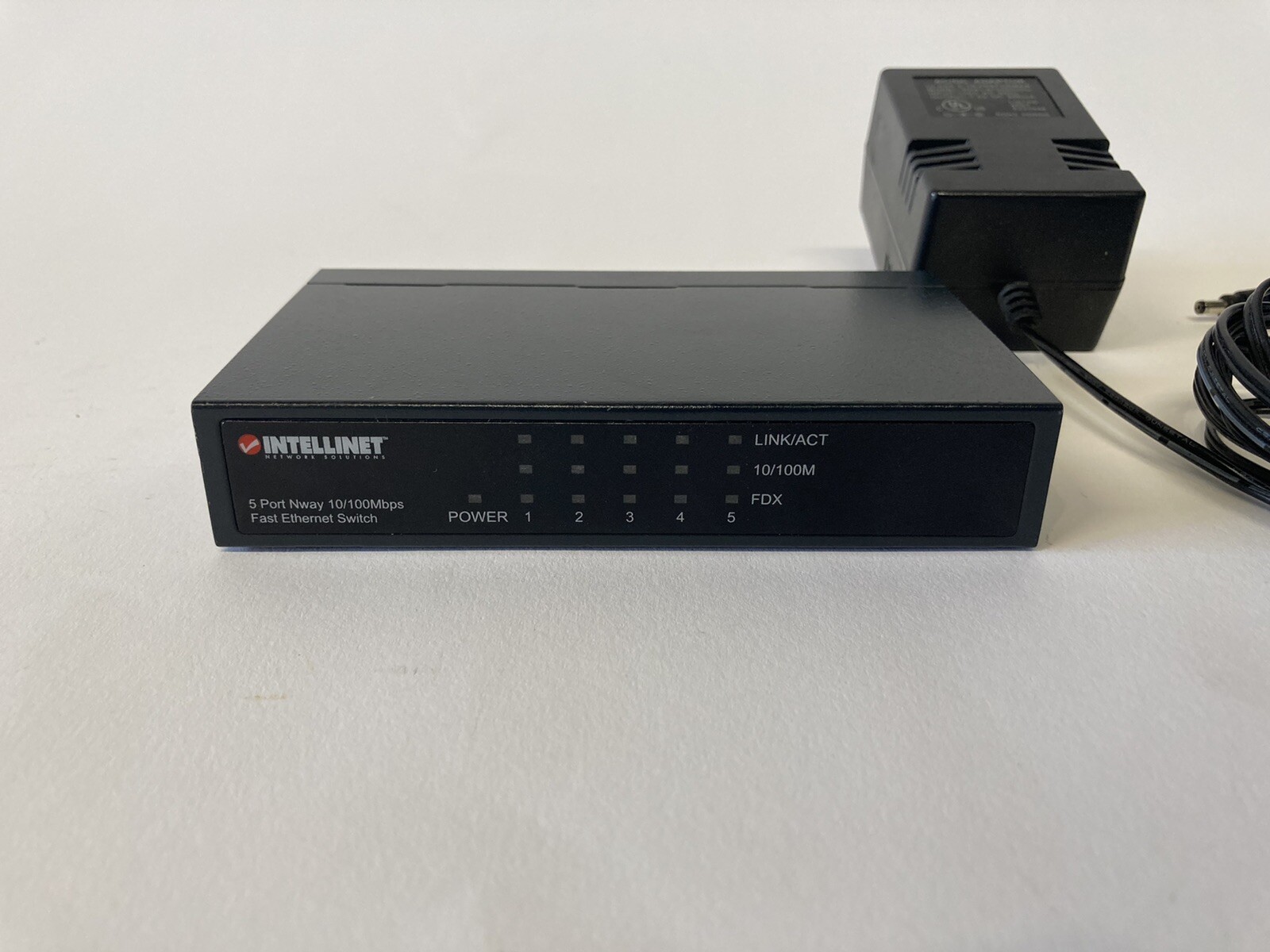 INTELLINET 523301-ICU-1 5 PORT ETHERNET SWITCH