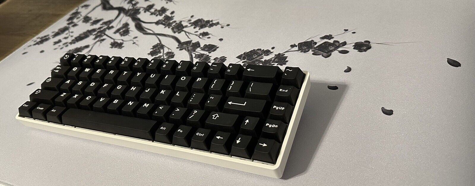 Silent Tactile Mechanical Keyboard. Mag68 Outemu Silent Cream Yellow