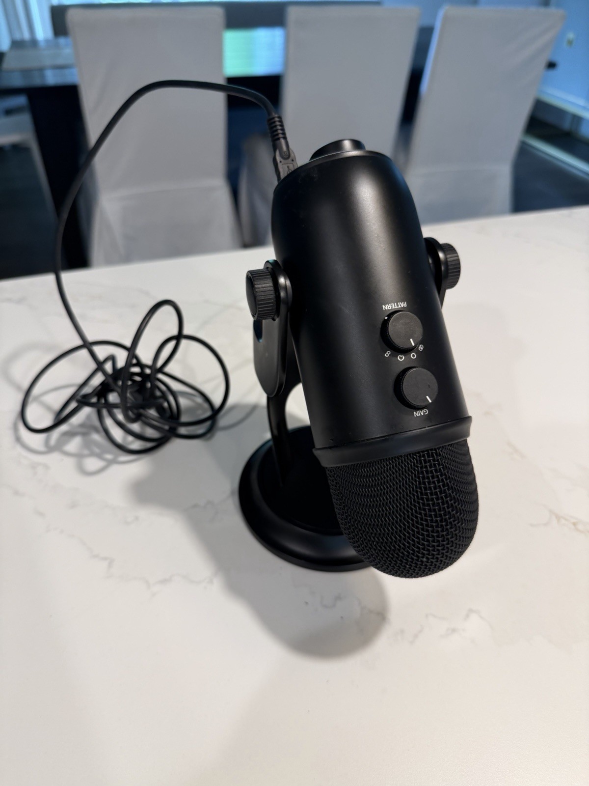 Blue Yeti USB Condenser Microphone, Black Freestanding Stand, Headphone Jack