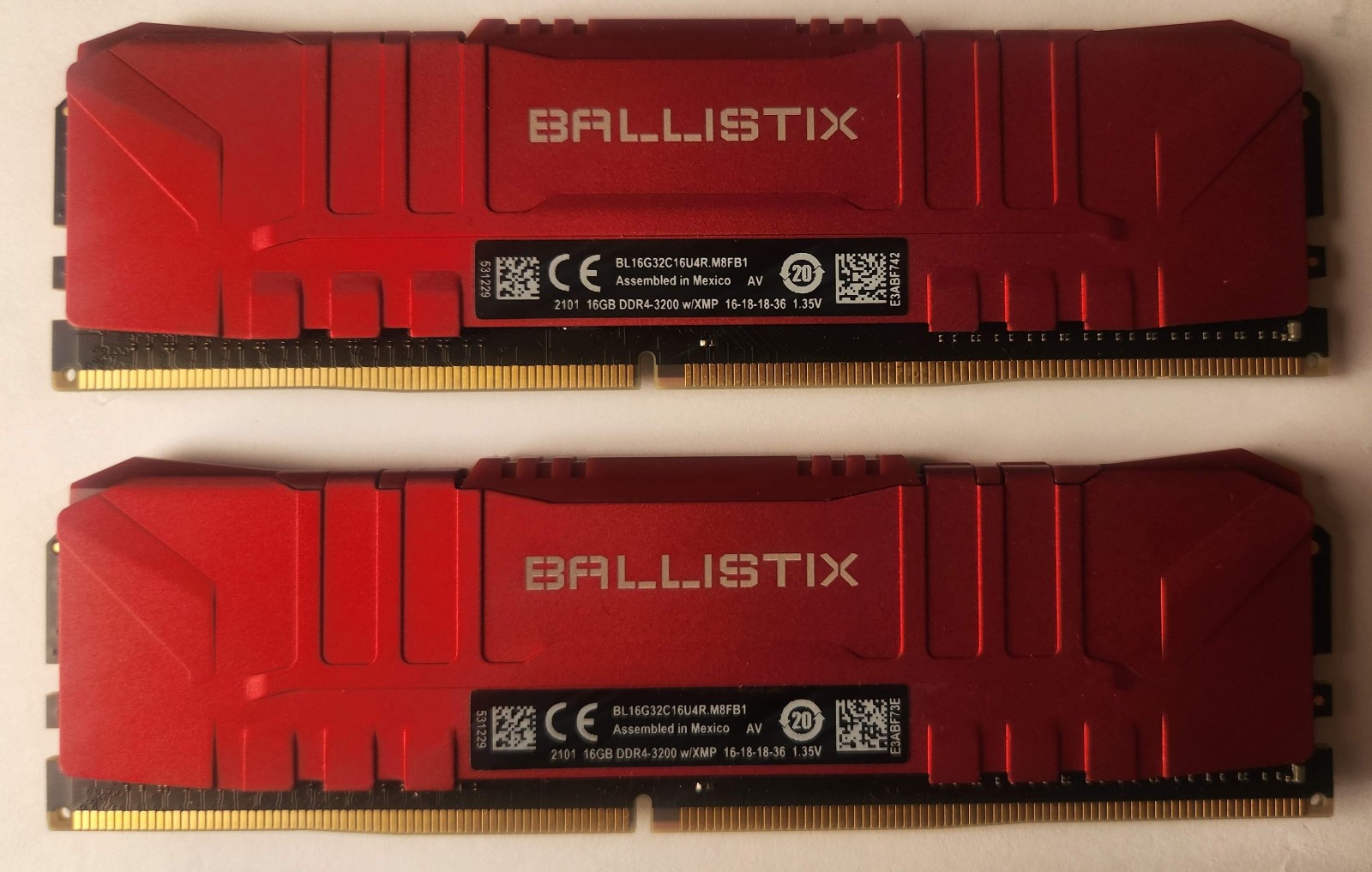 Crucial Ballistix DDR4-3200 32GB (2x16GB) DIMM XMP RAM BL16G32C16U4R.16FE