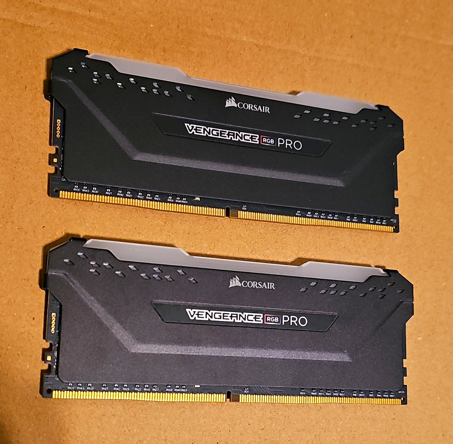 Corsair Vengeance RGB Pro 32GB (2x16GB) DDR4-2666 DIMM ECC CMW32GX4M2A2666C16