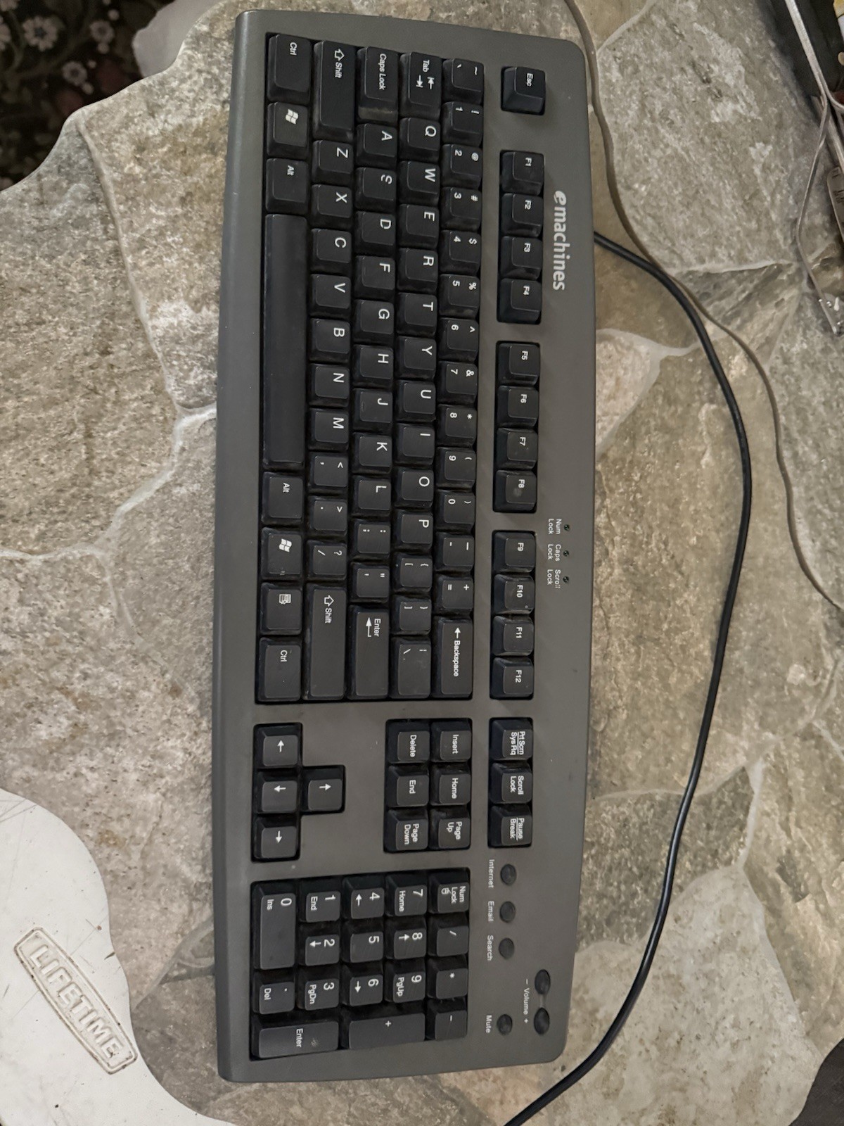 eMachines Keyboard Model Number KB-9908 Great Condition Keys and Feet