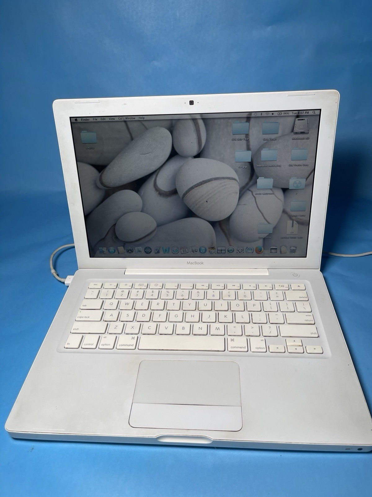 Apple MacBook 13” Early 2009 White Core 2 Duo 2GHz 2GB 120GB HDD Charger Bundle
