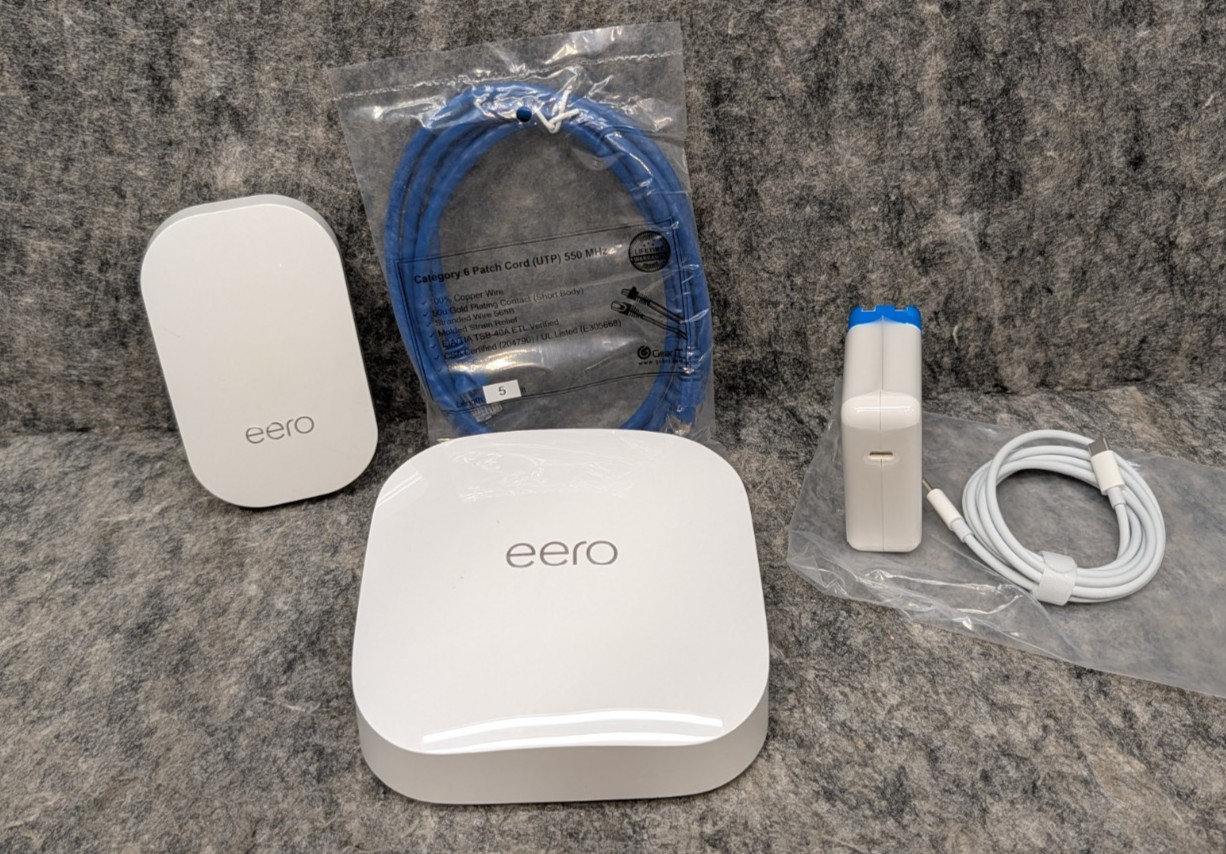 EERO Pro 6E S010001 Tri-Band Gigabit WiFi 6E Mesh & Beacon Mesh (Fision)