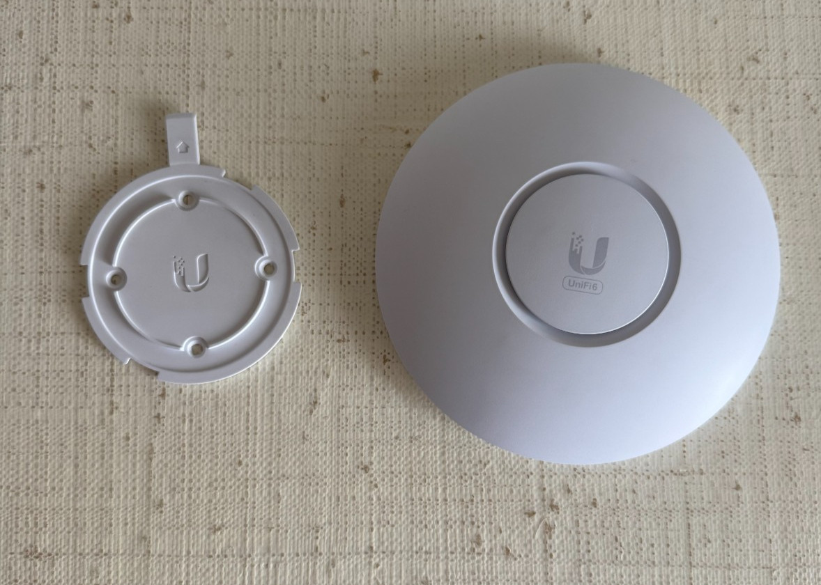 Ubiquiti UniFi U6 Lite with mounting plate