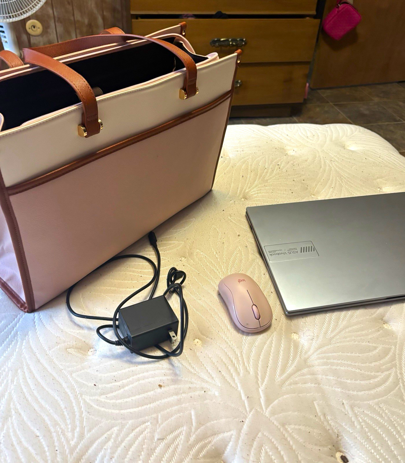 ASUS VivoBook Go 14/15 14in Ryzen 5 8GB 512GB SSD Silver Win11 Charger
