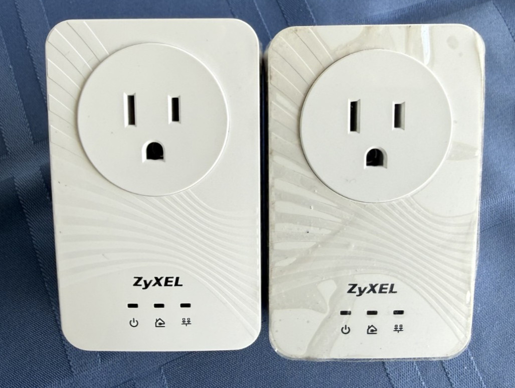 ZyXEL Powerline Adapter  PLA4211 Lot Of 2 White Used