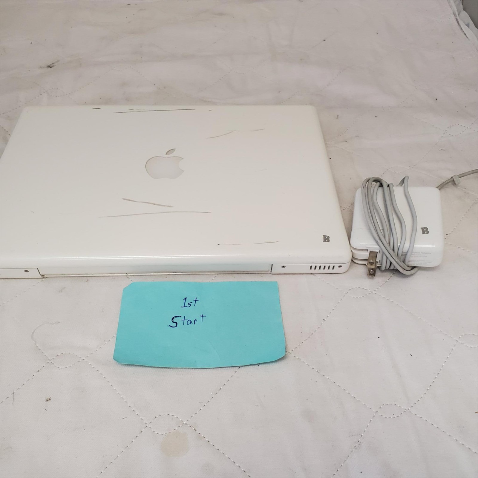 Vintage Apple Macbook Laptop Model A1181 White Bundle