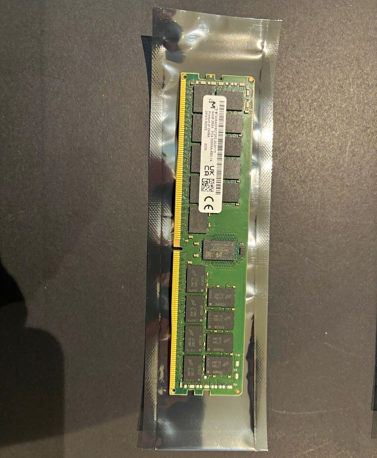 Micron 64GB DDR4-3200 MTA36ASF8G72PZ-3G2F1 Server Memory