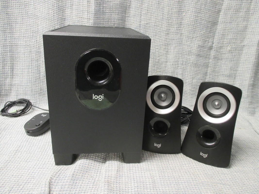 Logitech Z313 2.1-Channel Speaker System 50 Watt with Subwoofer Black