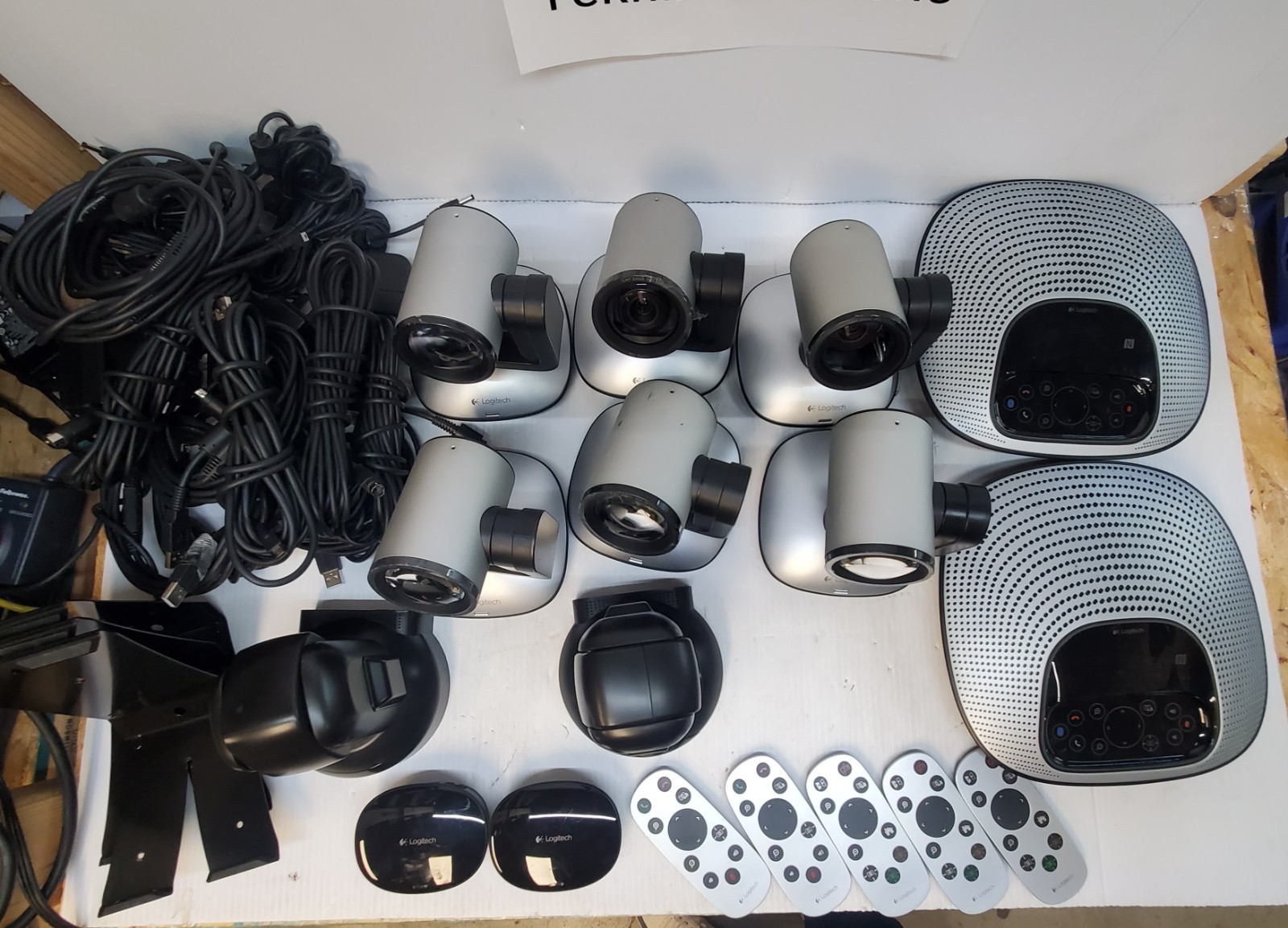 LOGITECH 2x v-u0034 Base with 8 PTZ cameras, 5 Remotes, Wires UNTESTED
