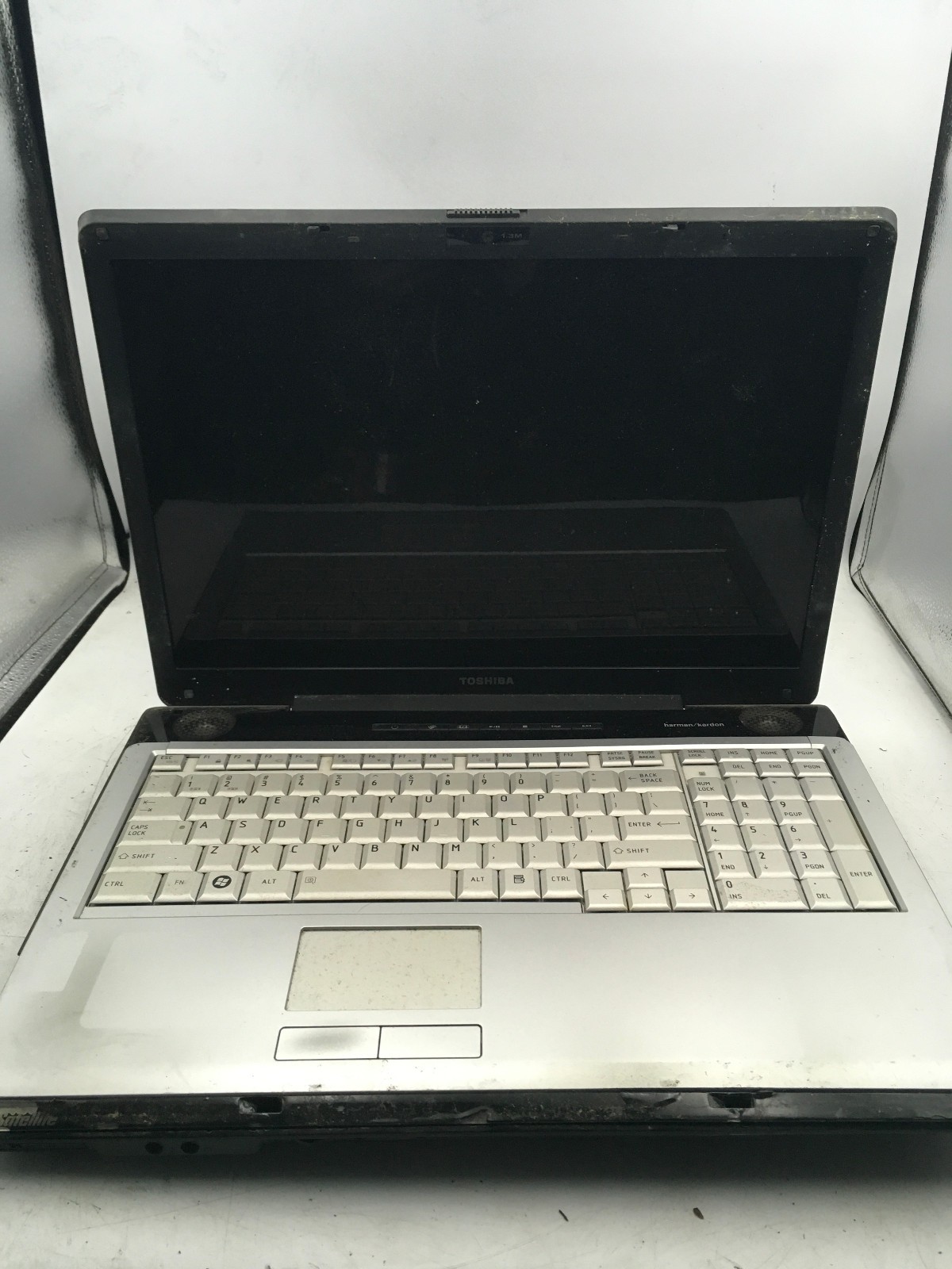 TOSHIBA SATELLITE HARMAN/KARDON XF - FOR PARTS/NO POWER - INTEL CELERON - BB