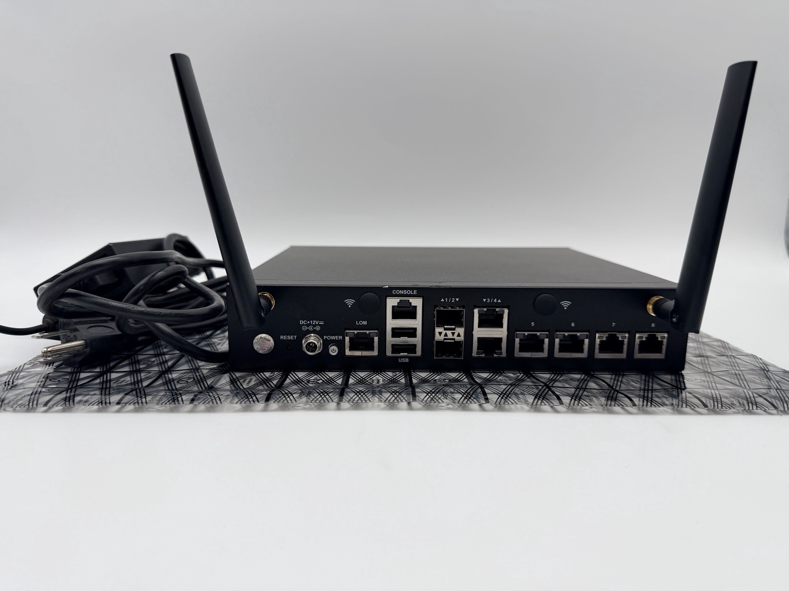 OPNsense Firewall 16-Core Atom C3958 16GB DDR4 RAM 64GB SSD 8x 1Gbe QAT AES-NI