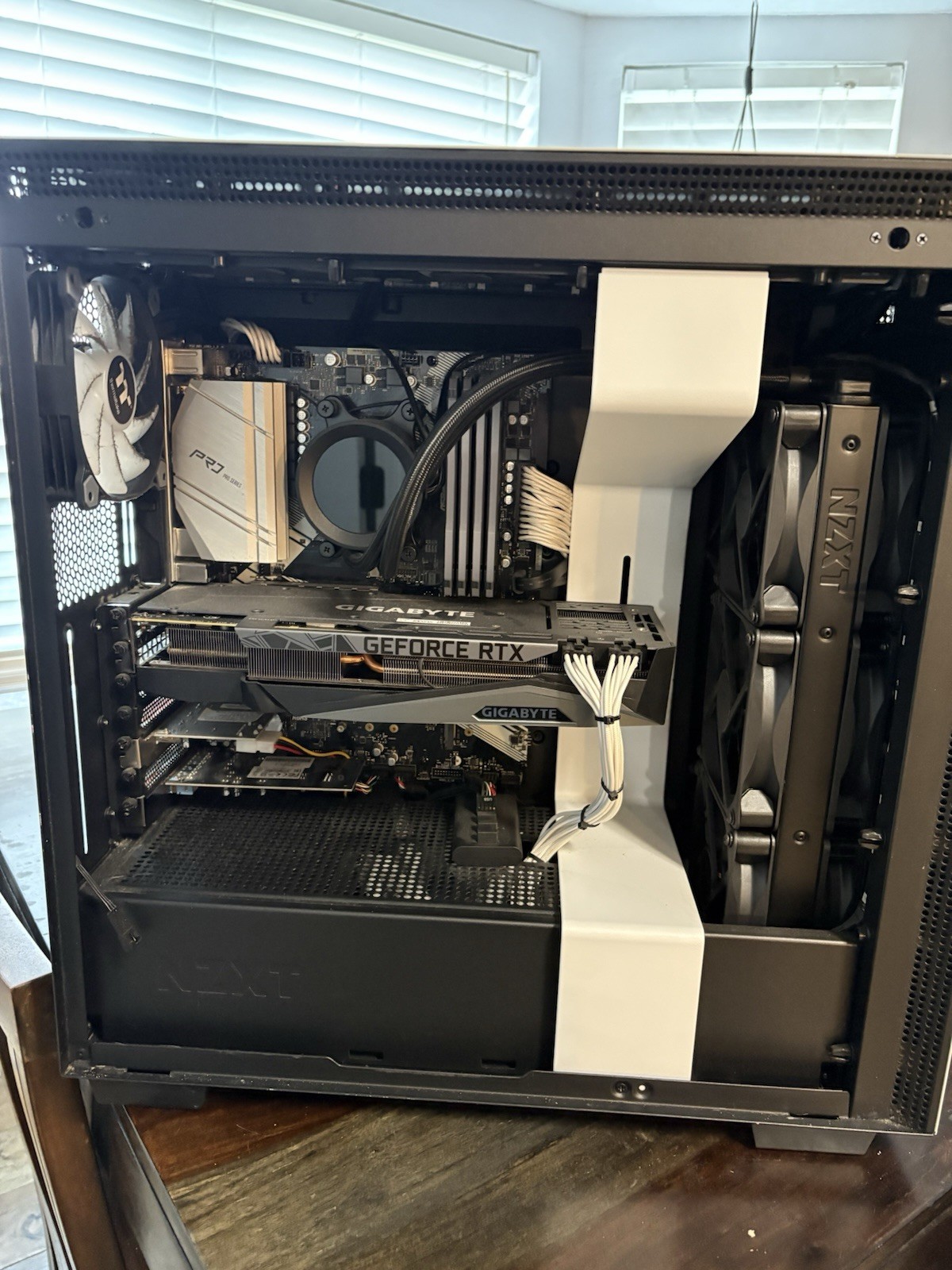 NZXT H510 Gaming Desktop Mid Tower White/Black Tempered Glass GeForce RTX 3080