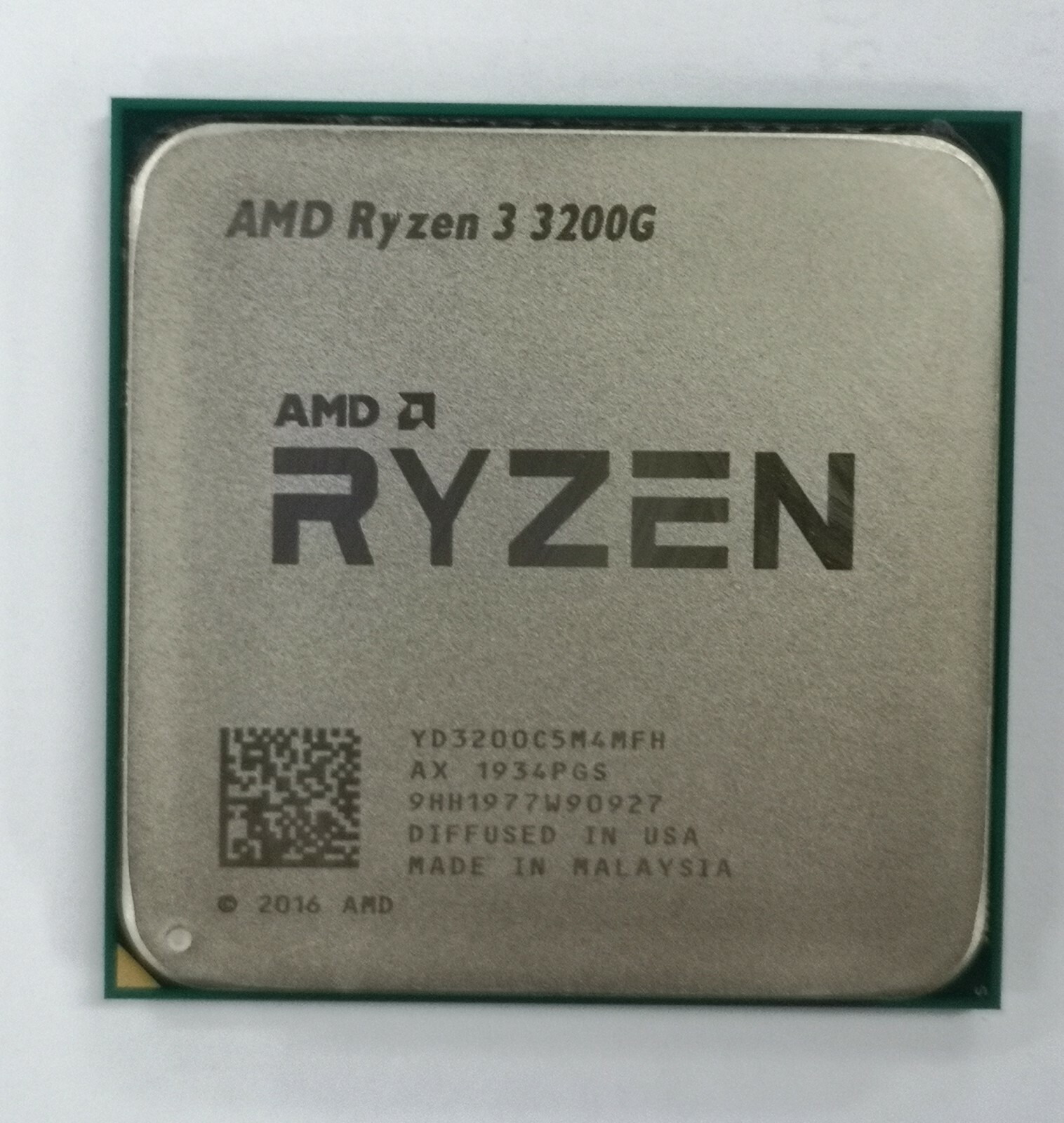 AMD Ryzen 3 3200G Desktop CPU APU Socket AM4 R3 YD3200C5M4MFH 65W