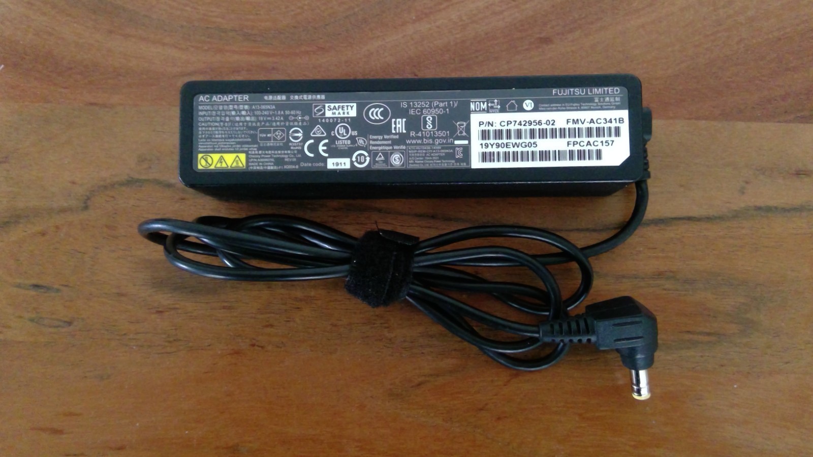 Genuine Fujitsu 65W Power Supply | 19V | 3.42A | Round Plug 5.5mm | Used
