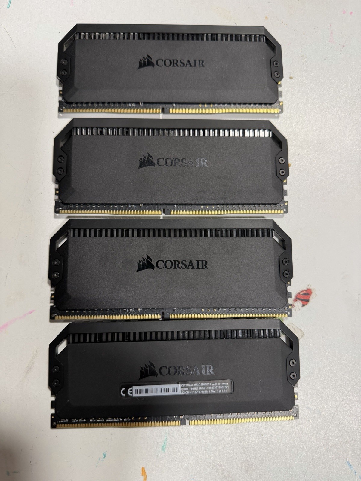 Corsair Dominator Platinum RGB 32gb (4 x 8gb PC4-25600 DDR4-3200 ( 1 not Working