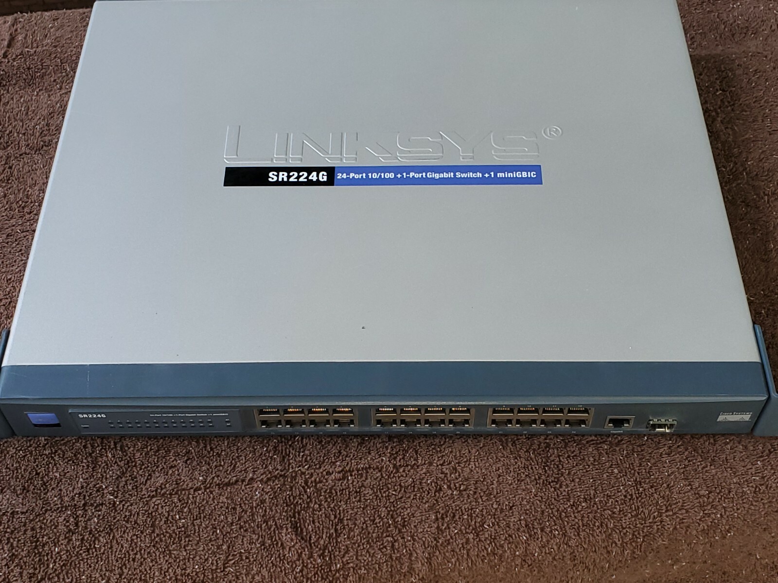 Cisco Linksys SR224G 24-Port 10/100 + 1-Port Gigabit Switch +1 mini GBIC