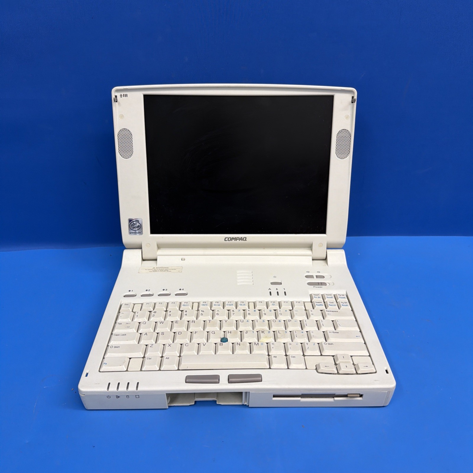 Vintage Compaq Armada 7710MT Laptop Powers On Screen Issues Parts or Repair