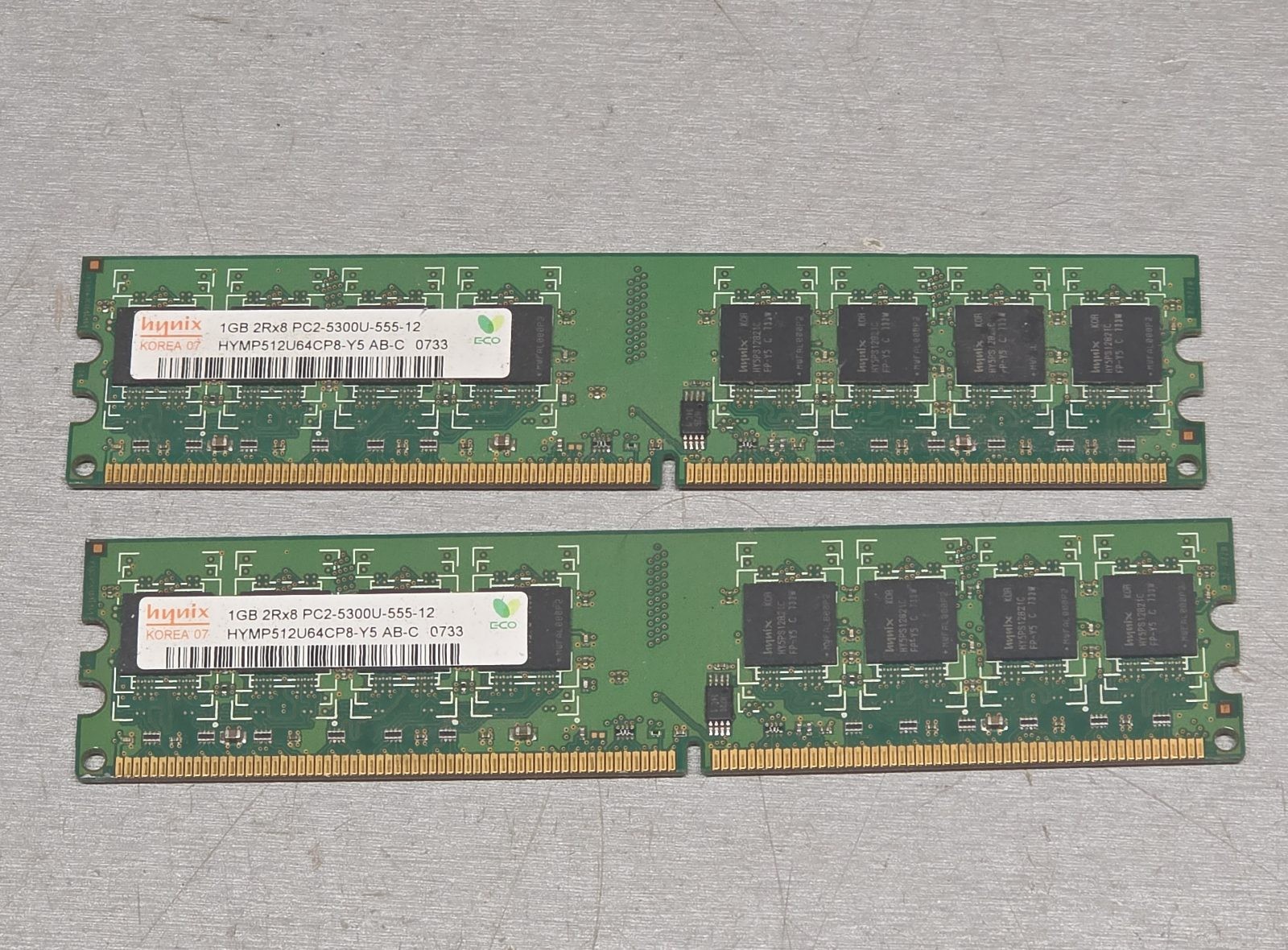 2x Hynix 1GB DDR2 PC2-5300U Desktop RAM HYMP512U64CP8-Y5 240-Pin